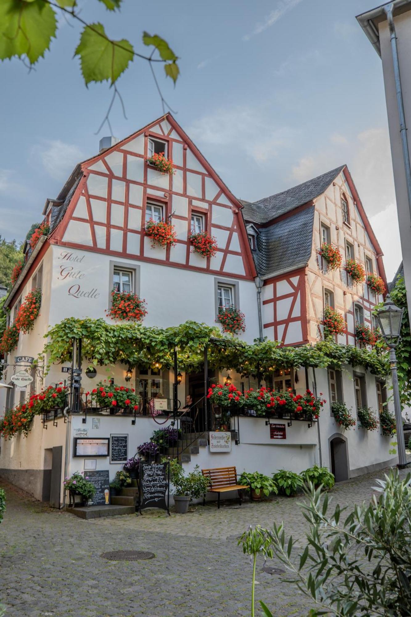 Hotel Gute Quelle Beilstein  Exteriör bild